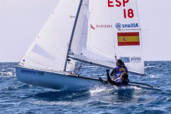 Los españoles Silvia Mas y Álex Marsans acaban segundos del 470 mixto en la Lanzarote International Regatta