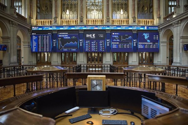 Mapfre, Endesa, CaixaBank y Redeia, líderes del Ibex en transparencia sobre la gestión de sus empleados sénior