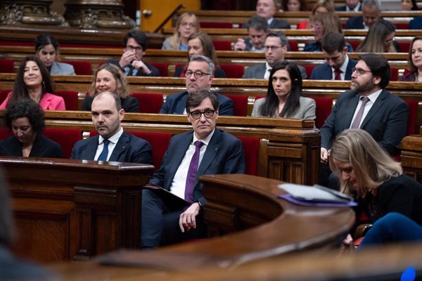 El Parlamento catalán permite tramitar la ley para no aplicar el límite acústico a patios escolares