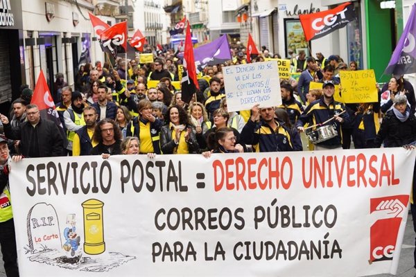 Trabajadores de Correos se movilizan contra la firma que modifica el convenio colectivo