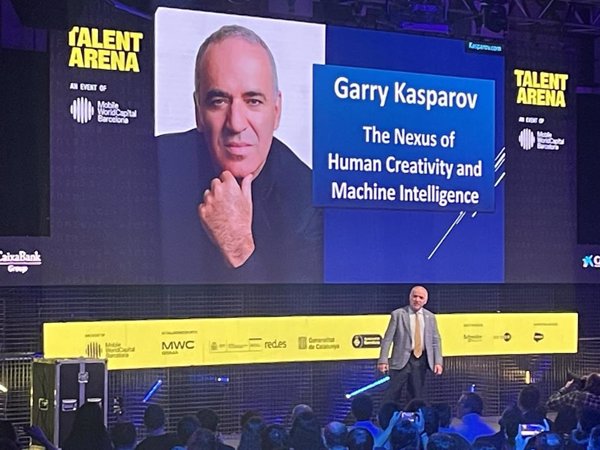 Kasparov pide no tener miedo a las tecnologías y la IA