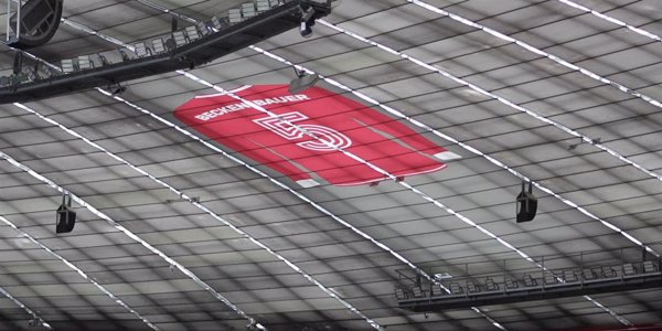 El Bayern homenajea a Beckenbauer con una camiseta gigante en su estadio