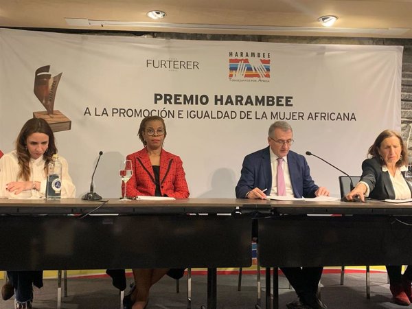 Enase Okonedo, premio Harambee, alaba el papel de la educación para que la mujer en África llegue al 