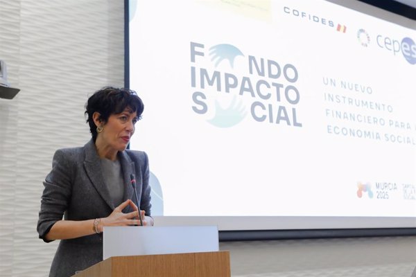 Elma Saiz presenta en Murcia el Fondo de Impacto Social (FIS), dotado con 400 millones de euros