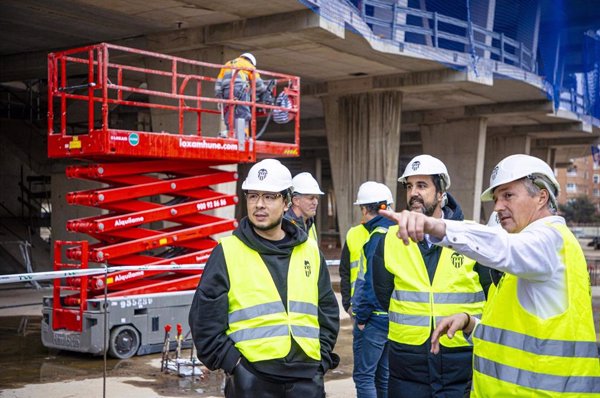 Kiat Lim visita las obras del Nou Mestalla