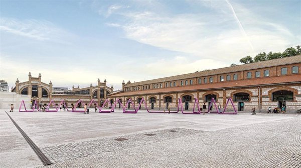 Matadero exhibe una gran instalación con tuberías de PVC de la artista Lara Ruiz por la Semana del Arte