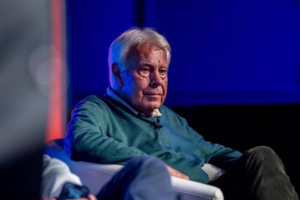 Felipe González coincide con Page y defiende que las competencias de inmigración no son 