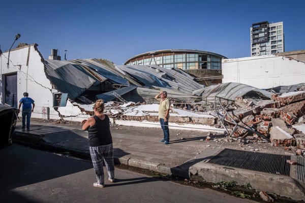 Milei visita por sorpresa Bahía Blanca tras la muerte de 16 personas por el temporal de lluvia