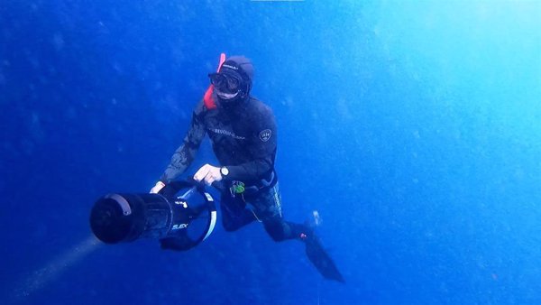 Buceadores voluntarios buscan a un menor polaco desaparecido hace 20 días en la costa de La Guancha (Tenerife)