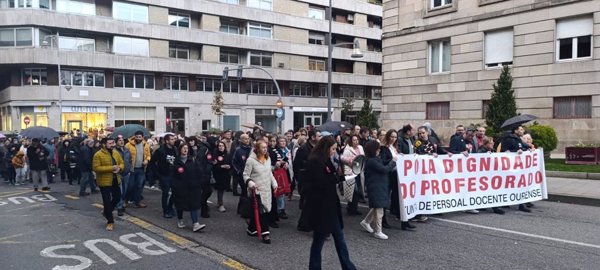 Profesores salen a la calle en Ourense contra el 