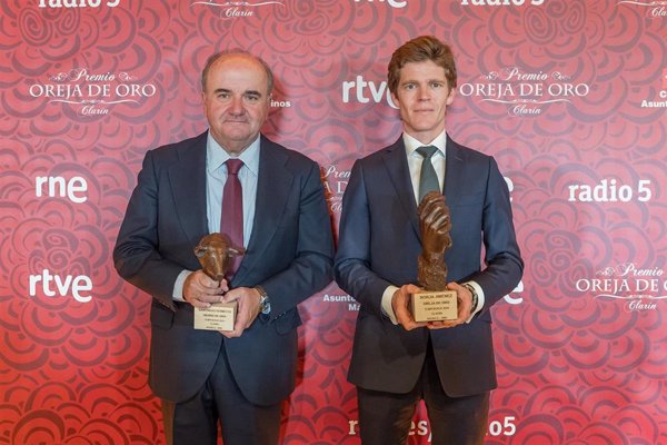 El torero Borja Jiménez y el ganadero Santiago Domecq recogen la Oreja y Hierro de Oro 2024 de RNE