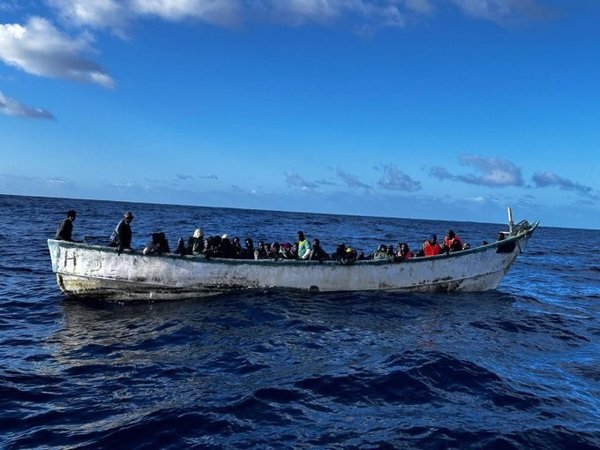 Llega un cayuco con 58 migrantes a El Hierro