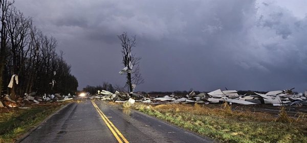 Tornados y tormentas de granizo dejan al menos una decena de muertos a su paso nocturno por Misuri (EEUU)