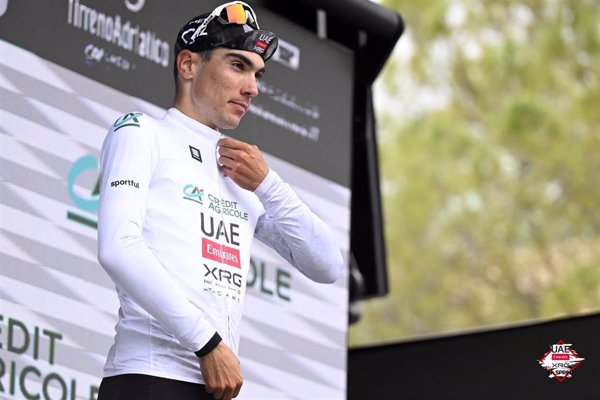 Juan Ayuso asalta la general de la Tirreno-Adriático con su victoria en Frontignano