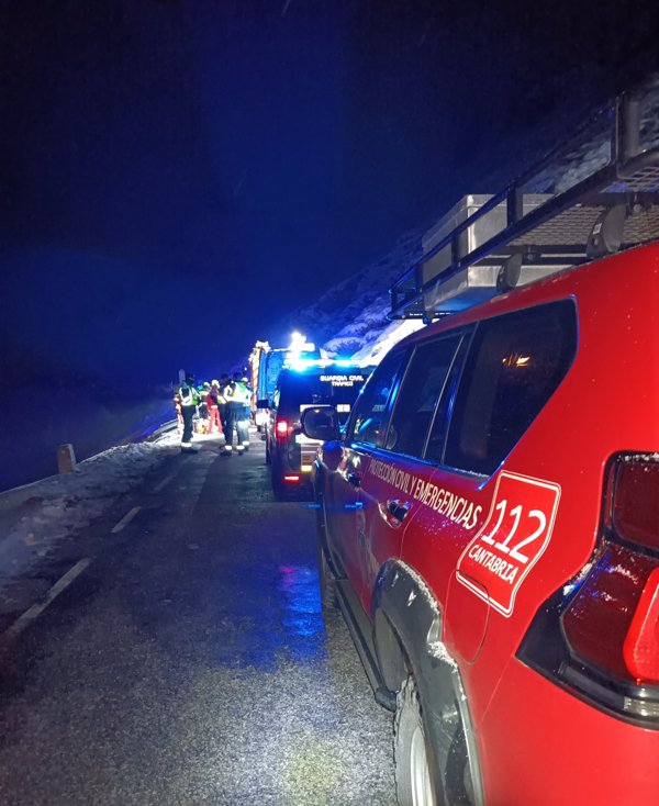 Fallecen cuatro jóvenes de Madrid tras despeñarse su coche en el puerto de Lunada (Cantabria)