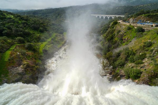 40 embalses andaluces liberan agua, con aviso rojo en el Agrio y Melonares (Sevilla) por