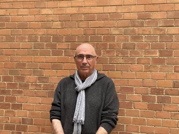 Lluís Llach publica 'El llibre daurat: 