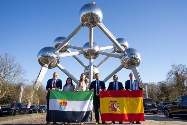 La plataforma 'Sí a Almaraz, Sí al futuro' recaba apoyos en Bruselas para la continuidad de la central de Almaraz