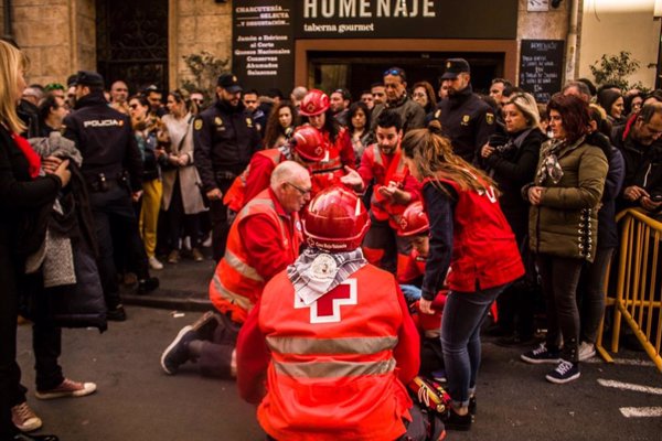 Cruz Roja atiende a 15 personas durante el castillo de la 'Nit del Foc' en Valencia