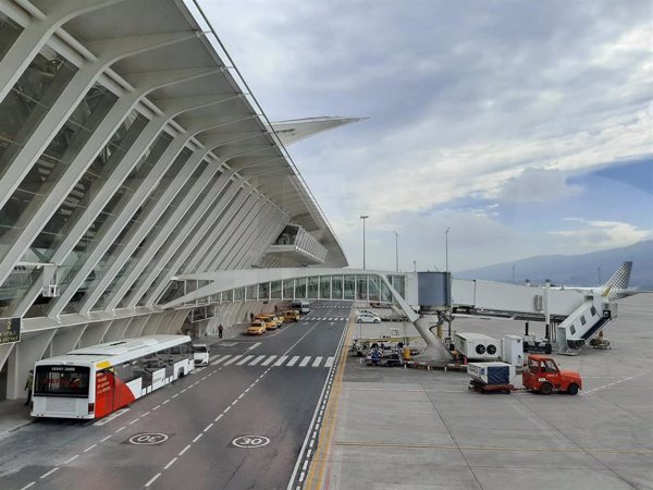 Se elevan a 17 los vuelos cancelados en el Aeropuerto de Bilbao por las fuertes rachas de viento