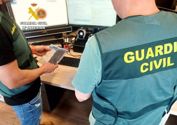 Dos detenidos por extorsionar a una persona con pegarle una paliza y quemar su casa y conseguir 1.200 euros