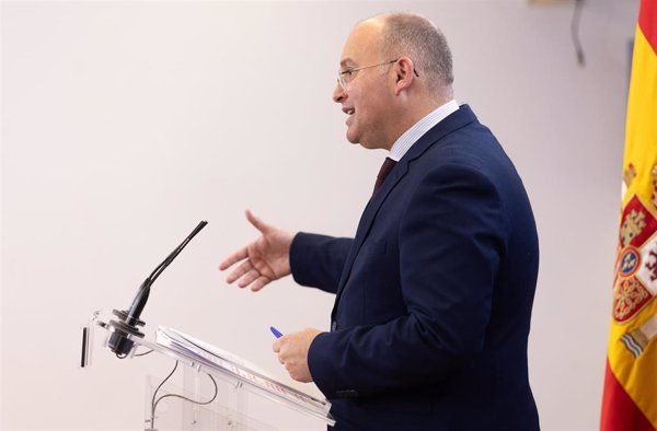 Tellado advierte a Vox de que el PP no renunciará a sus 