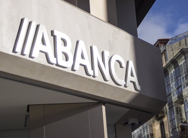 S&P mejora el rating de Abanca a 'BBB' con perspectiva estable