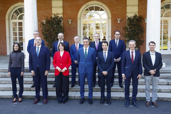 Sánchez inicia una ronda de contactos con empresas para planificar el incremento del gasto militar en España