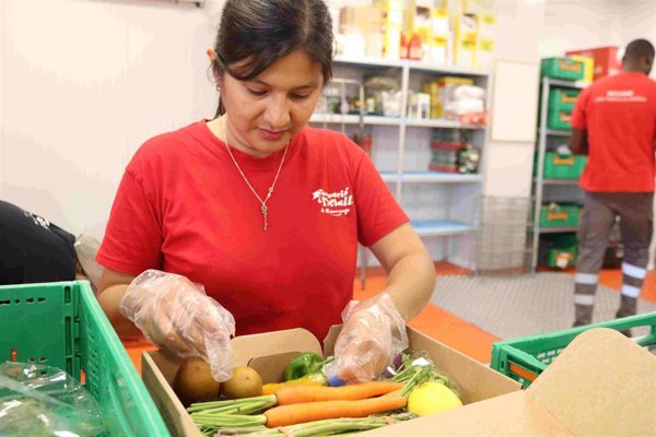 Cáritas lanza el proyecto 'Maná' para combatir el desperdicio alimentario e impulsar la inclusión social