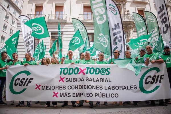 CSIF volverá a movilizarse el próximo viernes para pedir la mejora de los salarios de los funcionarios