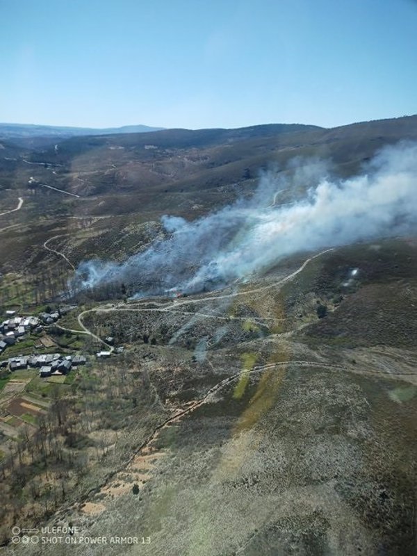 Medios de extinción trabajan en dos incendios activos en Zamora, uno en Ávila y otro en Palencia