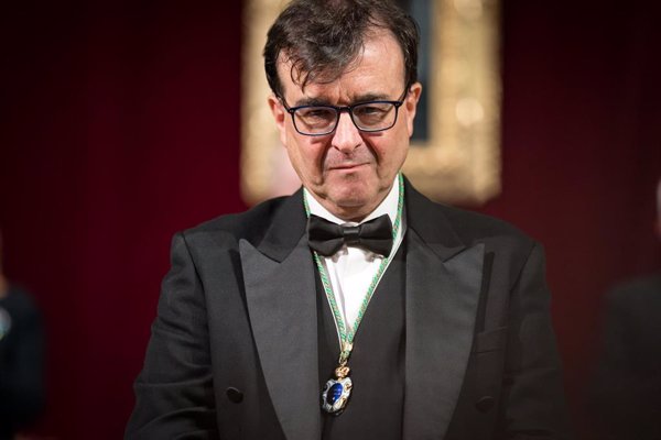 Javier Cercas publica 'El loco de Dios', su viaje con el Papa: 