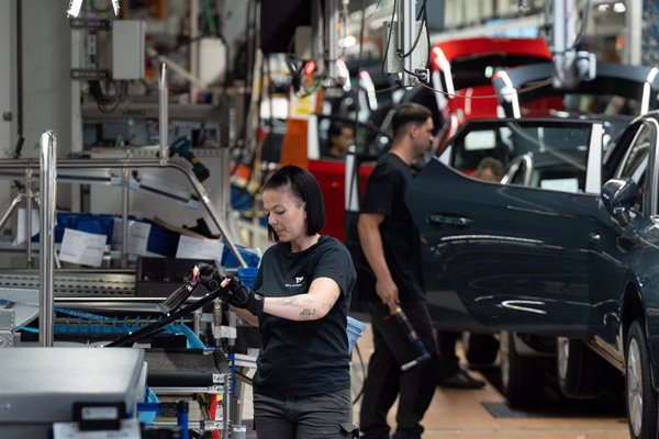 El PMI manufacturero de España se contrae por segundo mes consecutivo a causa de los aranceles