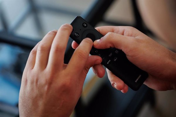 El consumo medio de TV tradicional cae a 2 horas y 57 minutos por persona al día en marzo, 5 menos que hace un año