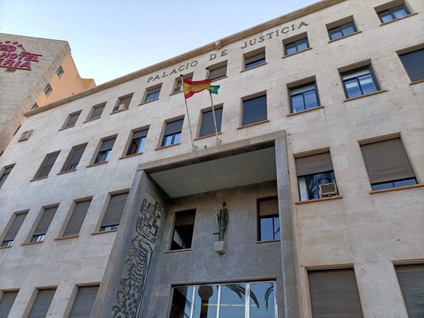 El jurado declara culpable al hombre que estranguló a una mujer en su piso de Roquetas de Mar (Almería)