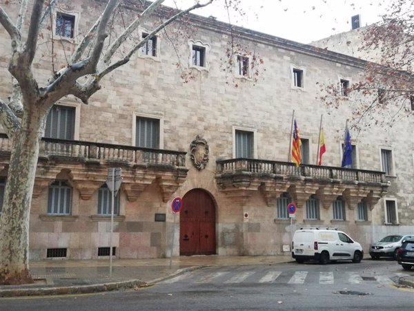 Un hombre se enfrenta a dos años de prisión por rozar los genitales de una mujer por debajo de la ropa con una linterna