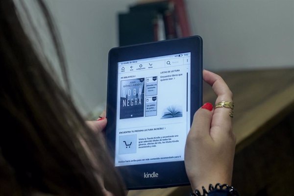 La venta de libros digitales en España aumenta un cinco por ciento en España y genera 129 millones de euros