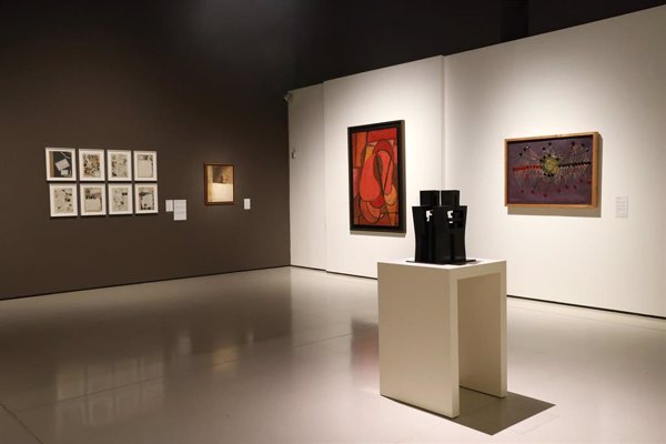 El MNAC añade a su colección permanente 24 obras de arte contemporáneo de la posguerra y de mujeres
