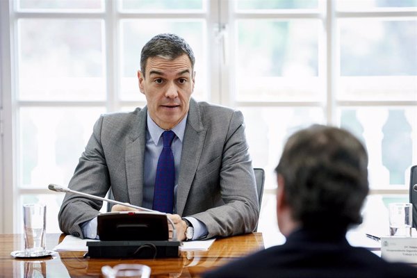 Pedro Sánchez recuerda a Vargas Llosa por su 