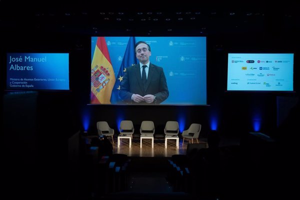 Albares viaja mañana a República Checa para reforzar los contactos bilaterales y abordar el impacto de los aranceles