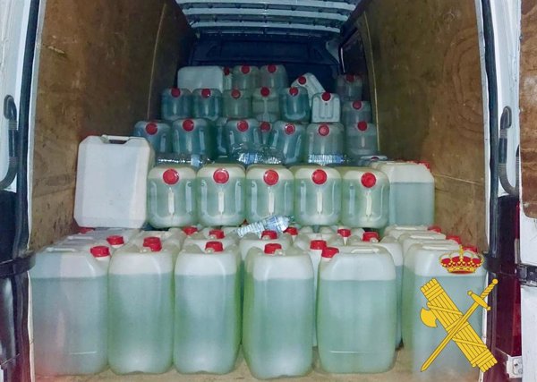 Desactivado en Adra (Almería) un dispositivo de suministro de combustible para supuestas 'narcolanchas'