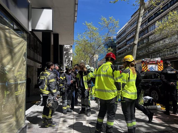 Rescatados dos trabajadores tras derrumbarse un falso techo en una obra en el centro de Madrid