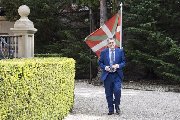 Esteban dice que la relación con PSE es buena tras la polémica por