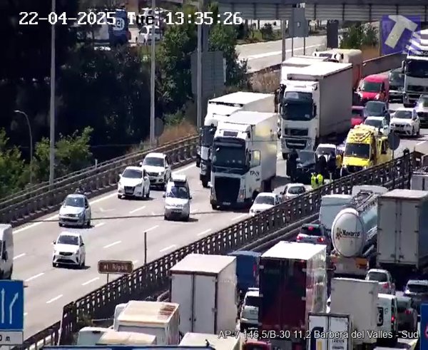Cortados 2 carriles de la AP-7 en Barberà del Vallès (Barcelona) tras un accidente múltiple