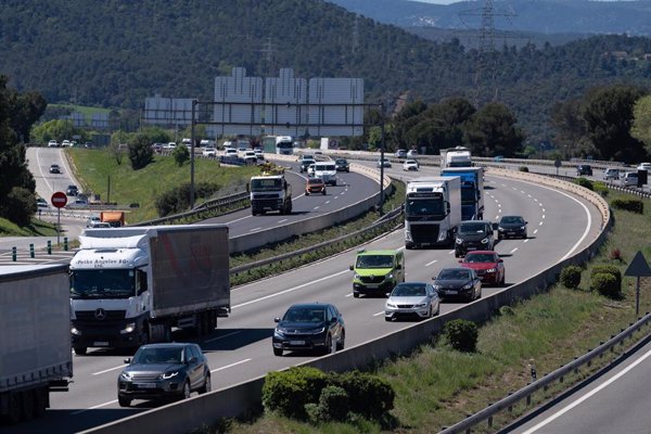 La Semana Santa se salda con 26 fallecidos en las carreteras españolas, uno menos que el año anterior