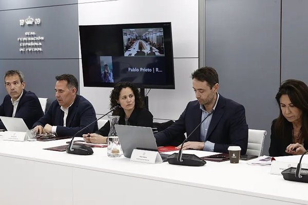 Rafael Louzán se reúne en Las Rozas con los clubes de la 1ª División Iberdrola