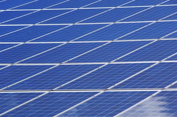 EE.UU. impondrá aranceles de hasta el 3.521% a la importación de células solares del sudeste asiático