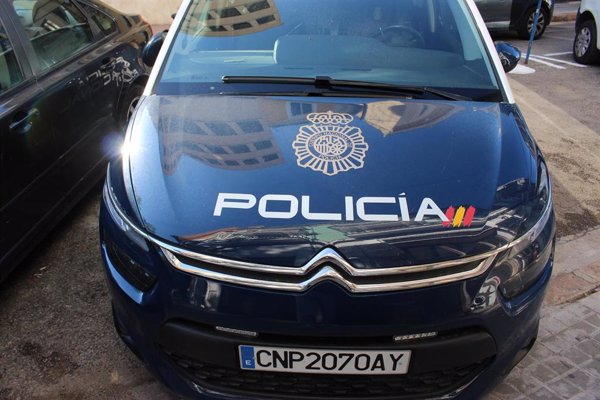 Investigan el hallazgo de un cadáver en la casa de un hombre detenido con un hacha en la vía pública en Málaga