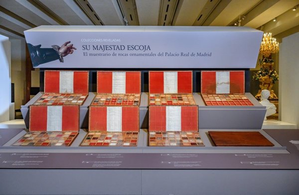 Patrimonio Nacional expone 301 mármoles que sirvieron para revestir las salas del Palacio Real de Madrid