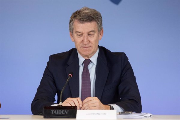 Feijóo sigue la crisis del apagón desde Valencia e intenta contactar con Sánchez para que le informe